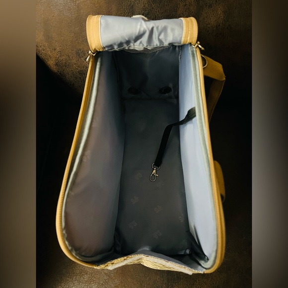 Pet Travel Carrier - for a small dog or cat. Tan/Beige diamond pattern design. - Picture 5 of 6